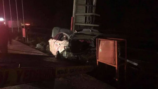 Viraja hızlı girince kaza yaptılar: 2 yaralı