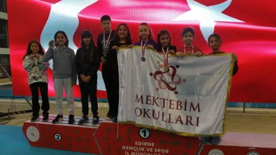 Mektebim Yüzme Takımı Meyvelerini Veriyor