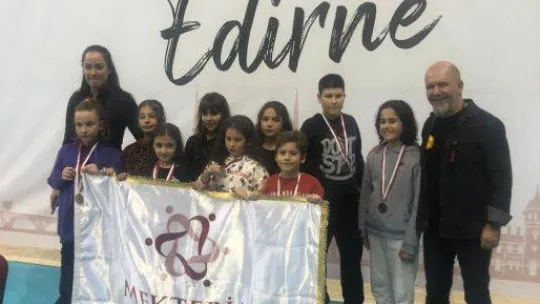 Mektebim Yüzme Takımı Meyvelerini Veriyor