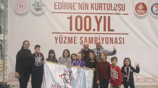 Mektebim Yüzme Takımı Meyvelerini Veriyor