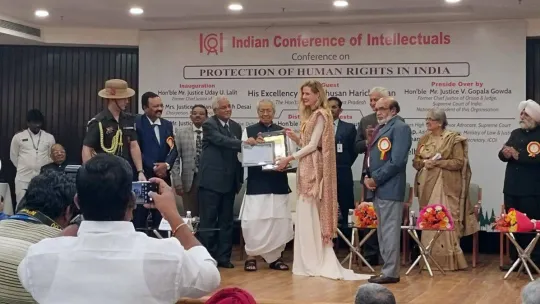 Wilma Elles Hint dansıyla seyircileri coşturdu