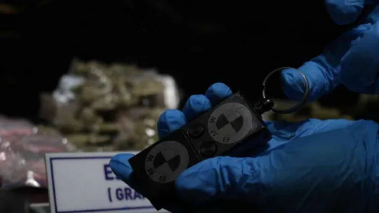 Yakalanmamak için ambalajı ile uyuşturucuyu yutan şahıs hastaneye kaldırıldı