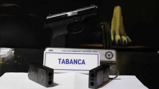 Yakalanmamak için ambalajı ile uyuşturucuyu yutan şahıs hastaneye kaldırıldı