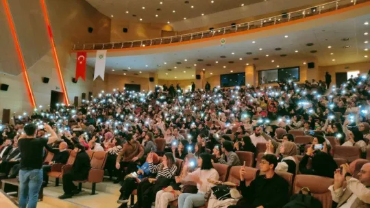 Yaklaşan finaller öncesi Yeşilçam Vokal Grubu konseriyle moral buldular