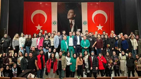 Yaklaşan finaller öncesi Yeşilçam Vokal Grubu konseriyle moral buldular