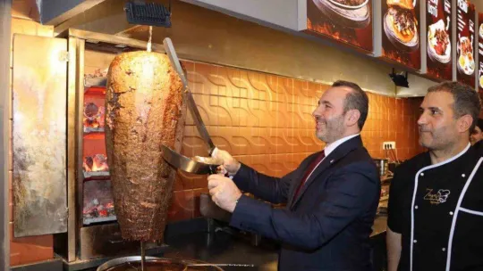 Yalova Belediye Başkan Vekili Tutuk, ocağa geçti döner kesti