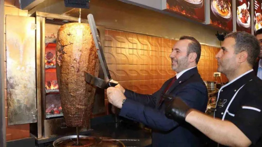 Yalova Belediye Başkan Vekili Tutuk, ocağa geçti döner kesti