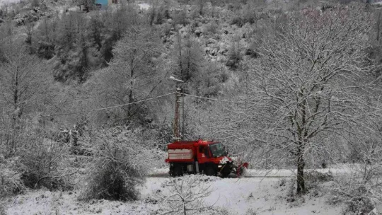 Yalova Belediyesi karla mücadeleye devam ediyor