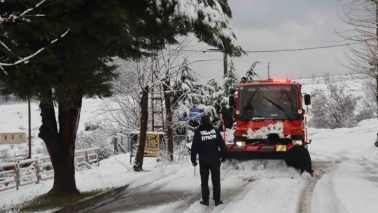 Yalova Belediyesi karla mücadeleye devam ediyor