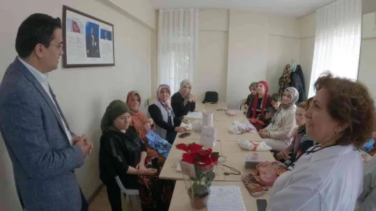 Yalova Belediyesi kurslarında Öğretmenler Günü kutlaması