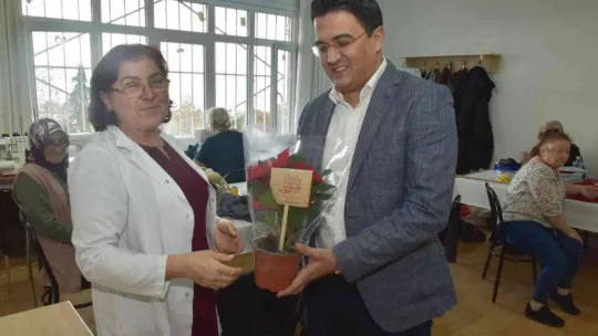 Yalova Belediyesi kurslarında Öğretmenler Günü kutlaması