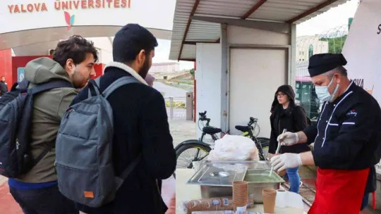 Yalova Belediyesi'nden öğrencilere çorba ikramı