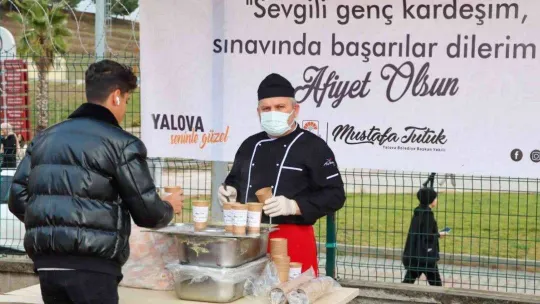 Yalova Belediyesi'nden öğrencilere çorba ikramı