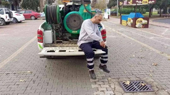 Yalova Belediyesi'nin ilaçlama çalışmaları yaz kış devam ediyor