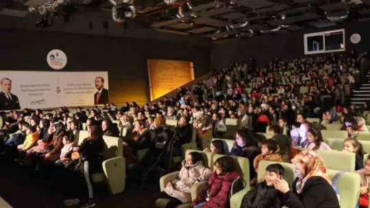 Yalova Belediyesi'nin yarıyıl şenliğinde çocuklar doyasıya eğlendi