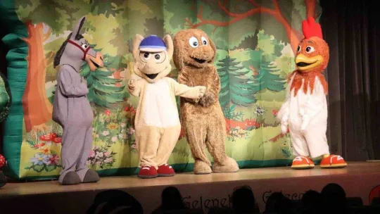 Yalova Belediyesi'nin yarıyıl şenliğinde çocuklar doyasıya eğlendi