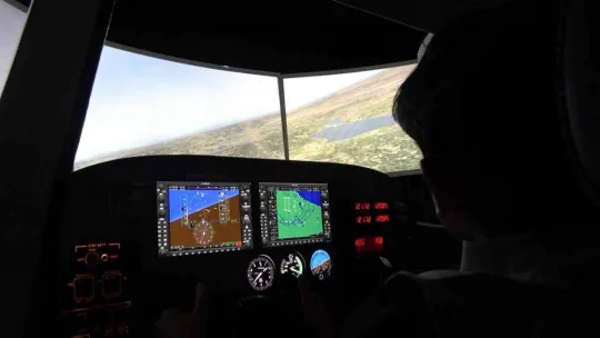 Yalova'da çocuklara simülatörlü uçuş eğitimi