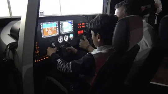 Yalova'da çocuklara simülatörlü uçuş eğitimi