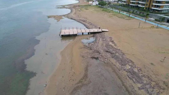 Yalova'da deniz suyu 10 metre çekildi