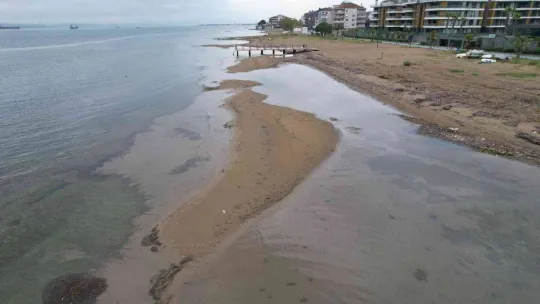 Yalova'da deniz suyu 10 metre çekildi