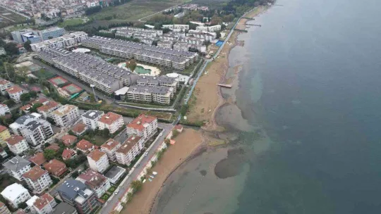 Yalova'da deniz suyu 10 metre çekildi