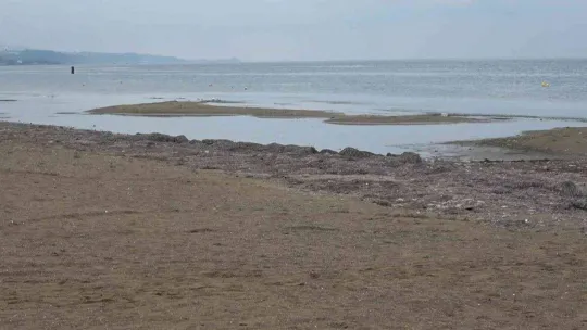 Yalova'da deniz suyu 10 metre çekildi