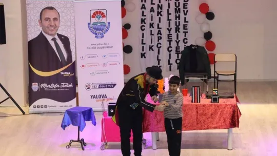 Yalova'da engelli çocuklara illüzyon gösterisi