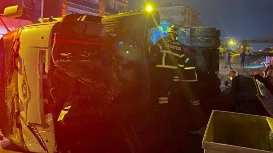 Yalova'da kontrolden çıkan kamyon devrildi: 1 yaralı