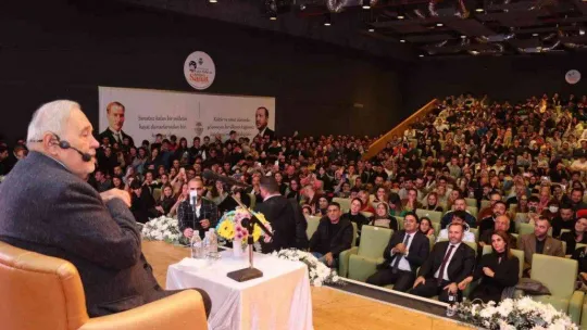 Yalova'da kültür sanat sezonu İlber Ortaylı ile açıldı