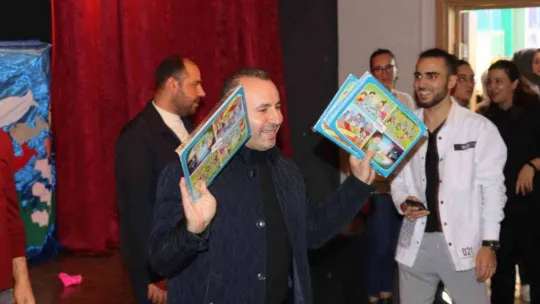 Yalova'da minikler tiyatro oyunuyla doyasıya eğlendi