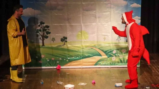 Yalova'da minikler tiyatro oyunuyla doyasıya eğlendi