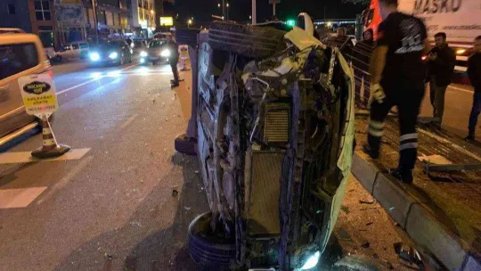 Yalova'da otomobiller çarpıştı: 4 yaralı