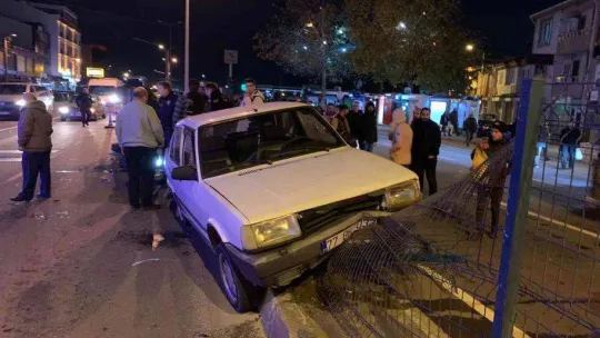 Yalova'da otomobiller çarpıştı: 4 yaralı
