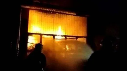 Yalova'da sanayi sitesindeki depo yangını korkuttu