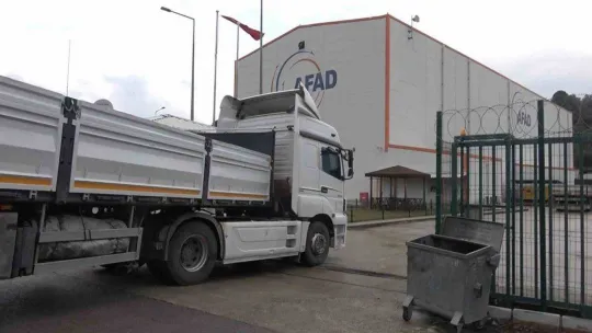 Yalova'dan deprem bölgesine 10 tır çadır, 12 araç ile 115 arama kurtarma personeli gönderildi