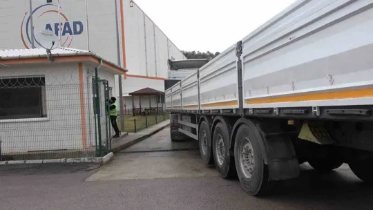 Yalova'dan deprem bölgesine 10 tır çadır, 12 araç ile 115 arama kurtarma personeli gönderildi