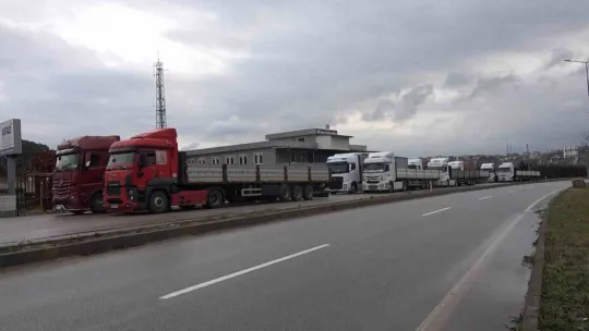 Yalova'dan deprem bölgesine 10 tır çadır, 12 araç ile 115 arama kurtarma personeli gönderildi