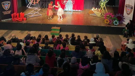 Yalova Emniyeti'nden çocuklara tiyatro etkinliği