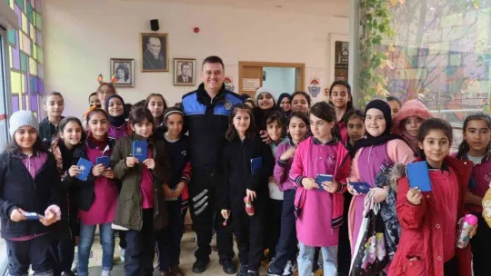 Yalova Emniyeti'nden çocuklara tiyatro etkinliği