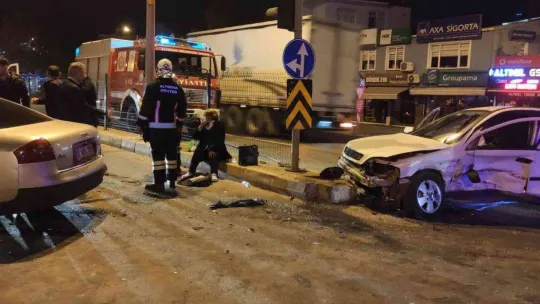 Yalova iki otomobil çarpıştı: 4 yaralı