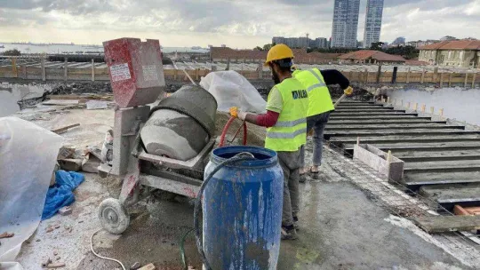 Yangın çıkan Balıklı Rum Hastanesinin çatısındaki tadilat tamamlanmak üzere
