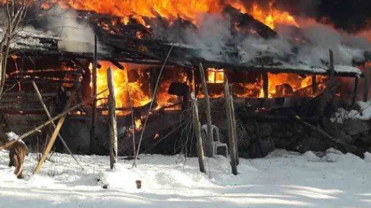 Yangında evi yanan yaşlı kadının yürek yakan feryadı