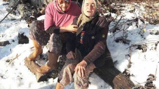 Yangında evi yanan yaşlı kadının yürek yakan feryadı