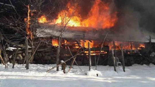 Yangında evi yanan yaşlı kadının yürek yakan feryadı