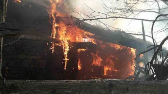 Yangında evi yanan yaşlı kadının yürek yakan feryadı