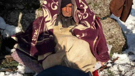 Yangında evi yanan yaşlı kadının yürek yakan feryadı