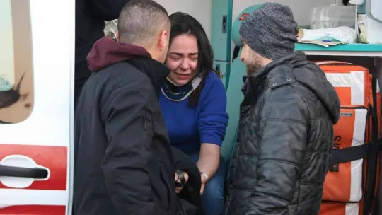 Yaralı baba ve kızı kurtarmak için zamanla yarıştılar