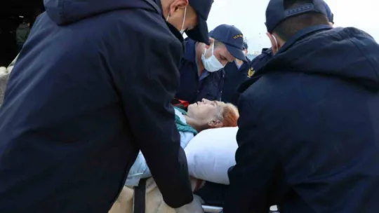 Yaralı depremzedeler gemiyle Mersin'e getirildi