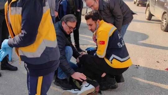 Yaralılara ilk müdahale yoldan geçen beyin cerrahından