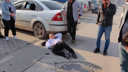 Yaralılara ilk müdahale yoldan geçen beyin cerrahından